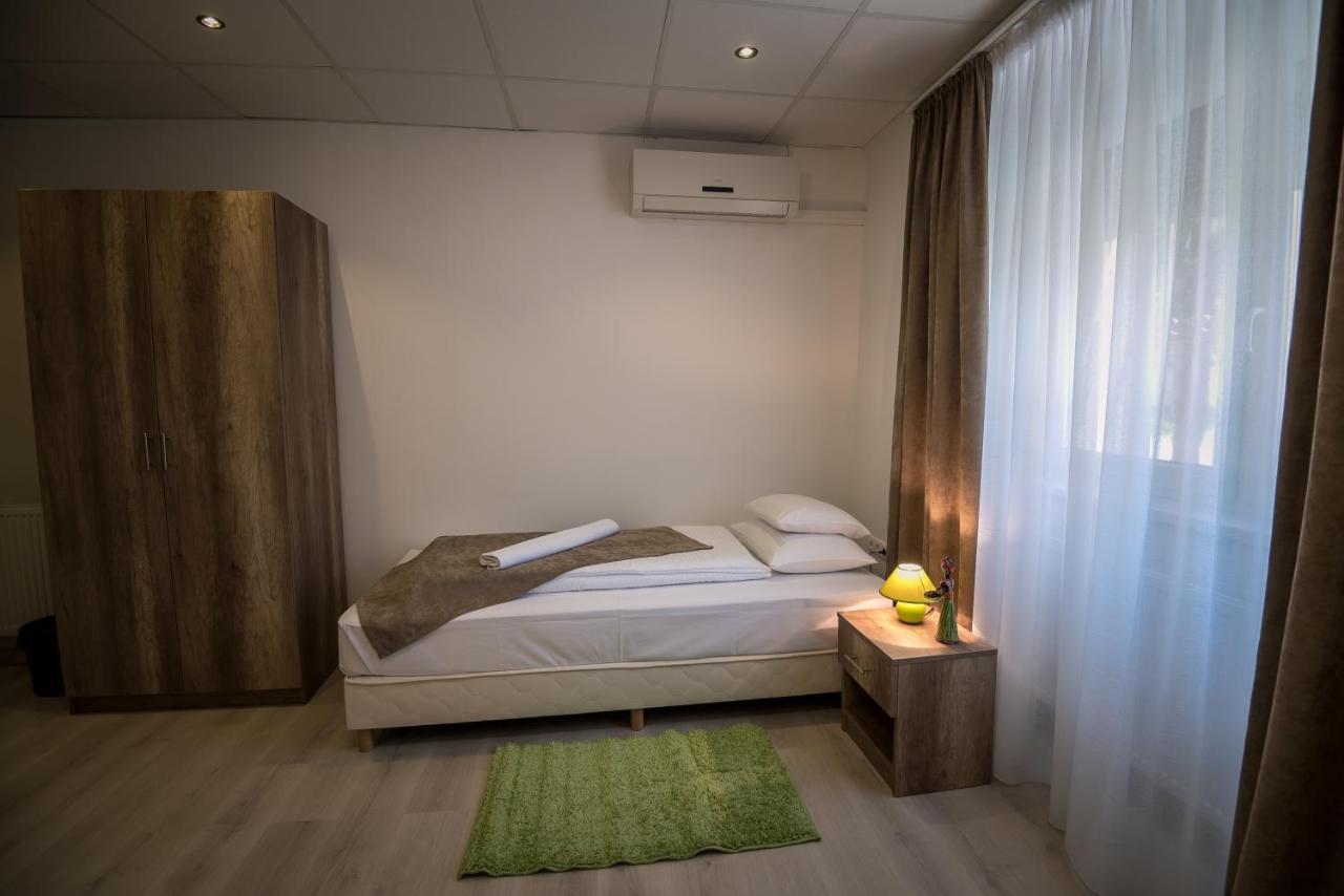 Mokka Apartman Szeged Exterior foto
